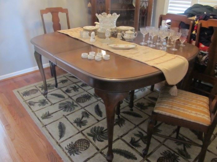 Queen Anne dining table with 6 chairs