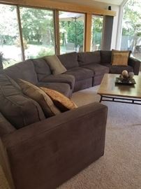 HUGE sofa sectional, like new condition!