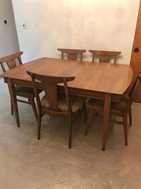Bernhardt dining table
3 leaves
60’’ by 40’’