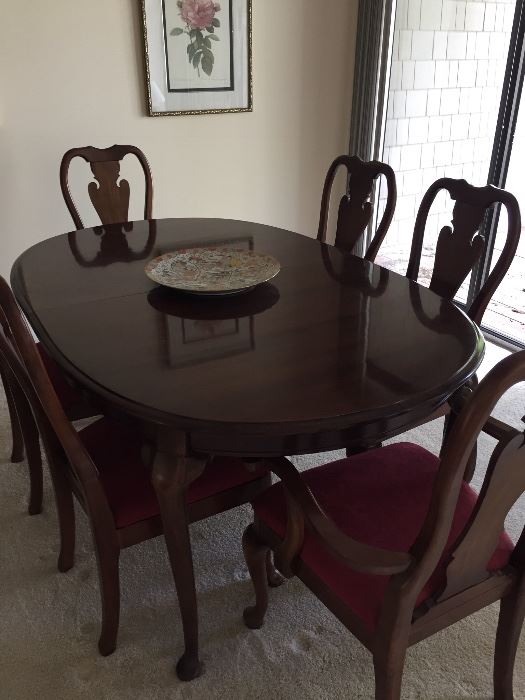 Mahogany dining table with 6 chairs - 4 side and 2 arm with leaves