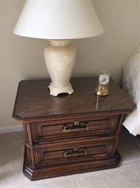 Drexel nightstands - 2 with lamps