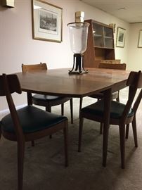Mid-Century dining table with 4 chairs - and additional leaves