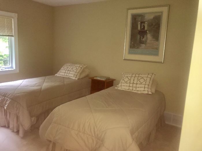 Pair of twin beds 