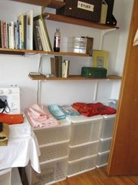 Storage containers