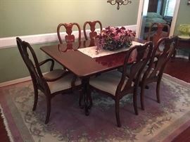 Dining Table w/6 Chairs & 2 Leaves - $400