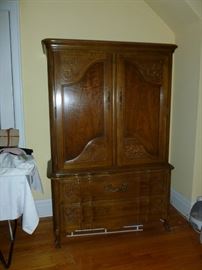 Thomasville Armoir