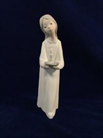  Lladro Figurine "Girl With Candle"         http://www.ctonlineauctions.com/detail.asp?id=747857