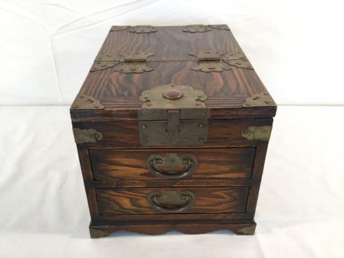  Japanese Cosmetic Box Circa 1900     http://www.ctonlineauctions.com/detail.asp?id=747894