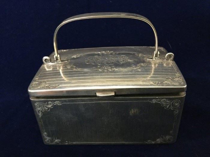 Antique Sterling Silver Vanity Case        http://www.ctonlineauctions.com/detail.asp?id=748030