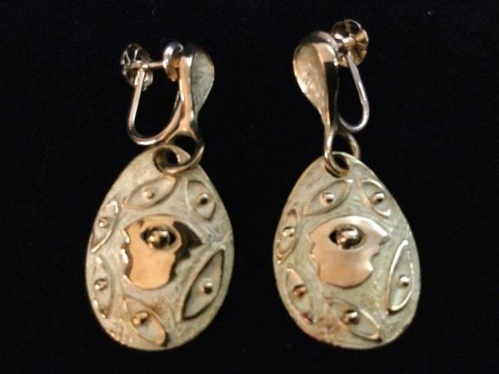  18 K Yellow Gold Picasso Style Earrings      http://www.ctonlineauctions.com/detail.asp?id=748072