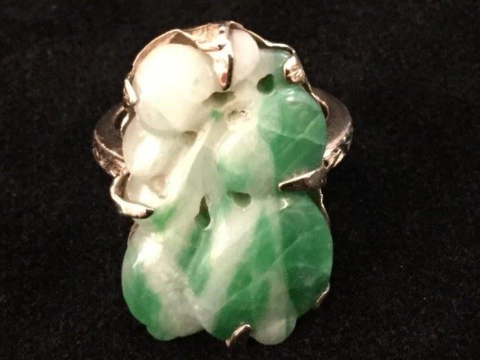 14 Karat Yellow Gold and Jade Ring         http://www.ctonlineauctions.com/detail.asp?id=748071