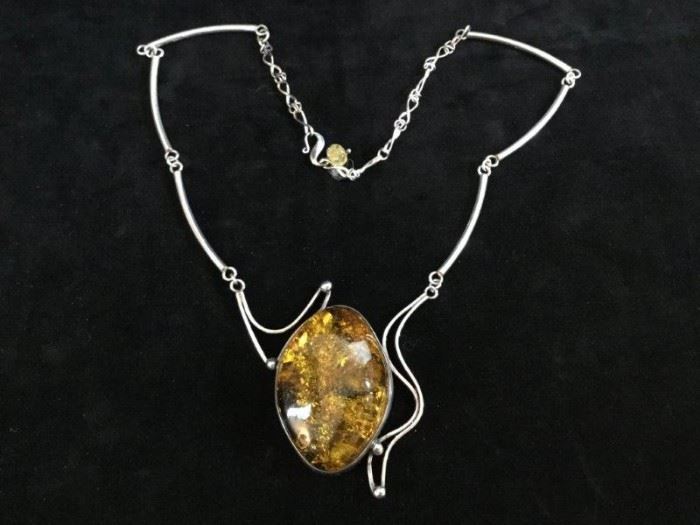 Sterling Silver and Amber Necklace      http://www.ctonlineauctions.com/detail.asp?id=748086