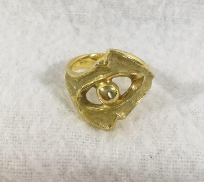 18 K Yellow Gold Picasso Style Ring            http://www.ctonlineauctions.com/detail.asp?id=748095