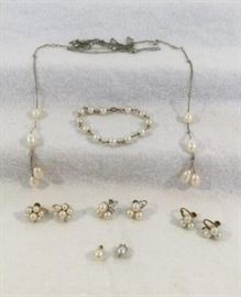 PEARLS!                  http://www.ctonlineauctions.com/detail.asp?id=748101