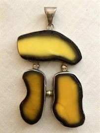 Sterling Silver Pendant with Yellow Stones    http://www.ctonlineauctions.com/detail.asp?id=748113