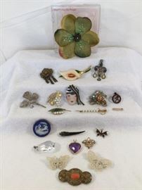 Brooches & Pendant Jewelry Collection http://www.ctonlineauctions.com/detail.asp?id=748136