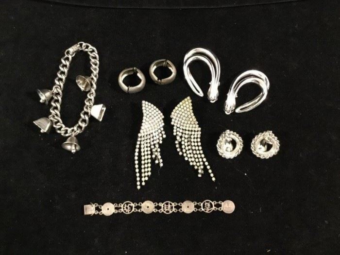 Silvertone Jewelry            http://www.ctonlineauctions.com/detail.asp?id=748160