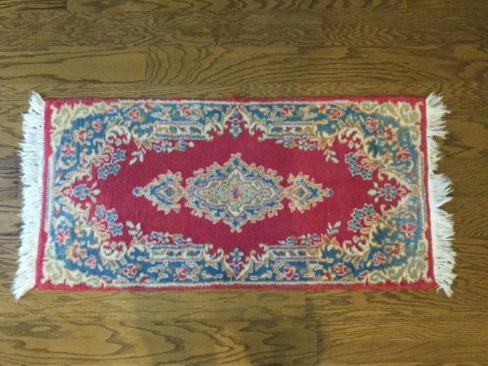 Iranian Wool Rug    http://www.ctonlineauctions.com/detail.asp?id=748161