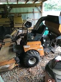Woods 6200 mowing machine w/ grass catcher - showing 1419 hours SR# 646276 - 20 HP Kohler