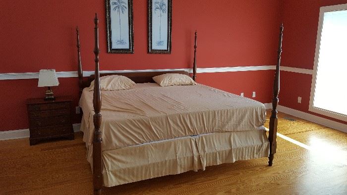 King bed four poster