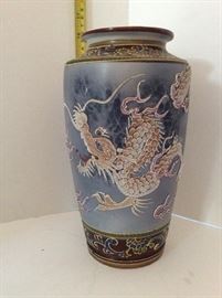 #260.    Chinese vase       $100.
