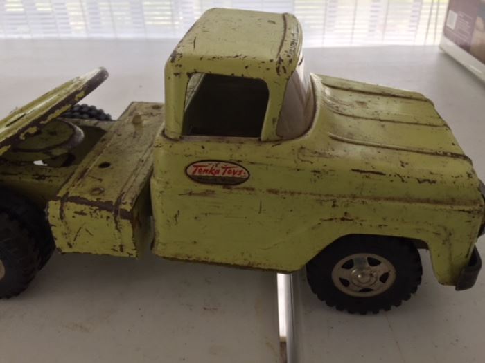 Vintage Tonka Truck ( in bad shape in 3 pieces )
