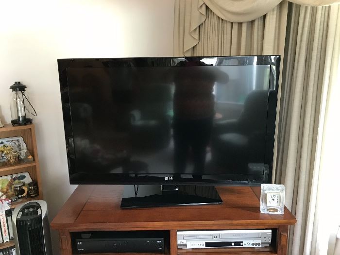 LG 43 inch flat screen TV