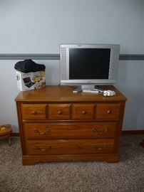 short chest of drawers  / TV