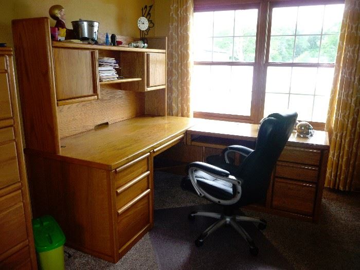 Large desk office unit / big desk chair