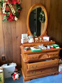 Chest of drawers with mirror 