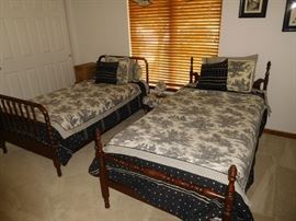 pair  of  twin  beds,linens