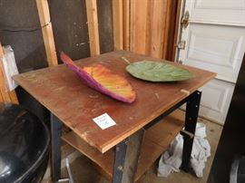 drafting  table  and  leaf  decor