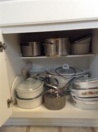 Corning ware and other assorted kitchen vessels