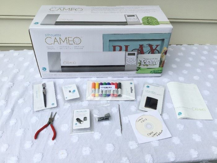 Silhouette Cameo Machine        http://www.ctonlineauctions.com/detail.asp?id=747745
