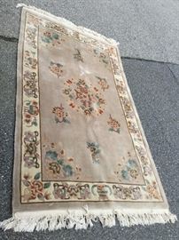 Small Area Rug      http://www.ctonlineauctions.com/detail.asp?id=747867