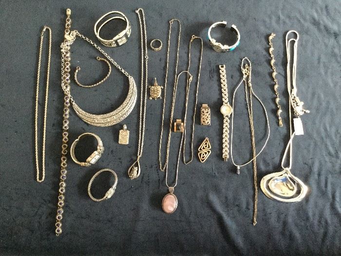 Jewelry Lot       http://www.ctonlineauctions.com/detail.asp?id=748054