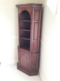 Wooden Corner Hutch http://www.ctonlineauctions.com/detail.asp?id=748335