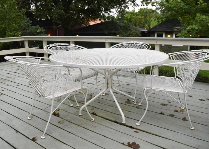 White Metal Outdoor / Patio Dining Table & 5 Chairs