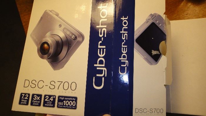 Cybler shot Camera, new in box. DSC-S700