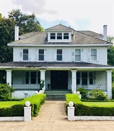 Historic River Road home. The set inside Skeeters home in The Help.
