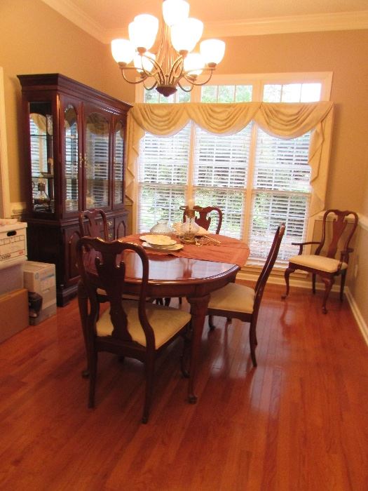 Kincaid Dining Room Set. Lighted china cabinet; table with 6 chairs (2 captain chairs), 2 extension leafs and mat 