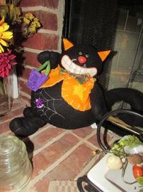 Anybody seen a fat cat around here? I'm hiding in plain site!