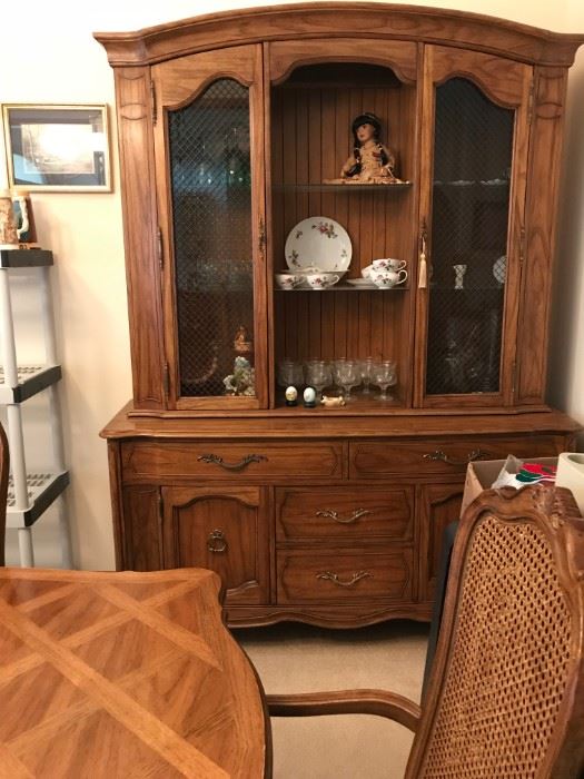 MATCHING THOMASVILLE "CAMILLE" DINING HUTCH AND CABINET