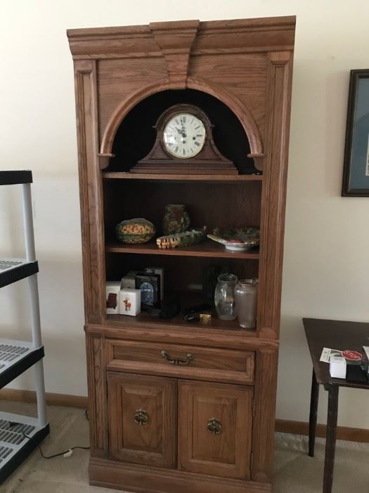 PAIR OF BROYHILL BOOKSHELVES WITH LOWER DRAWER AND CABINET