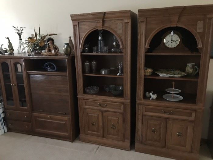 ROLL FRONT MEDIA CABINET AND A  PAIR OF BROYHILL BOOKSHELVES WITH LOWER DRAWER AND CABINET