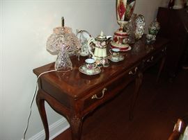 Mahogany sofa table with 2 drawers