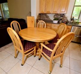 Chairs on rollers too.