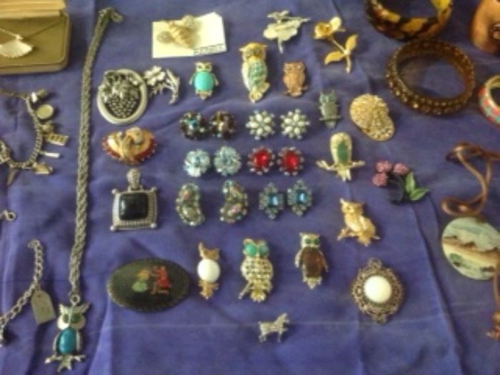 Lots of Vintage Jewelry!
