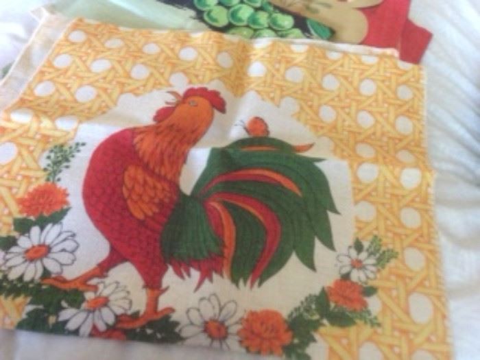 Vintage rooster linen