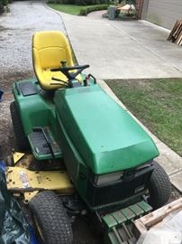 JOHN DEERE 425 TRACTOR MOWER